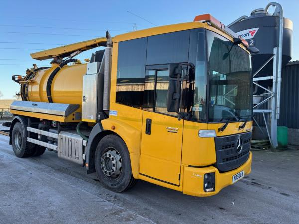 2015 (15) Mercedes Econic 1830 Gully Sucker